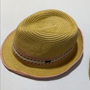 Mommy and me Roxy bucket hat w matching baby hat